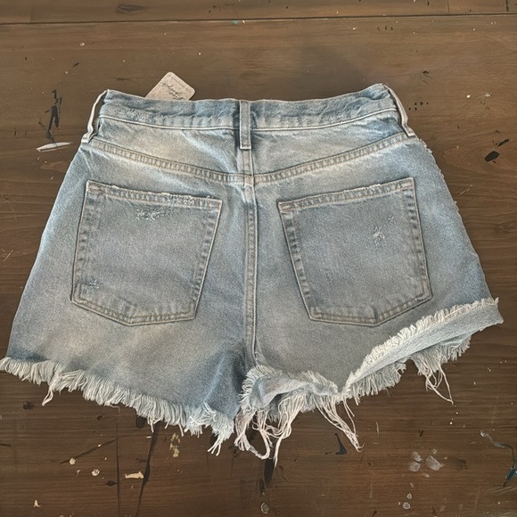 FREE PEOPLE NWT High Waisted Jean Shorts - Light Wash 27 - Picture 3 of 6